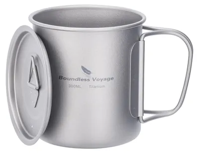 Imagen del producto de Taza de camping de titanio con tapa y asa plegable