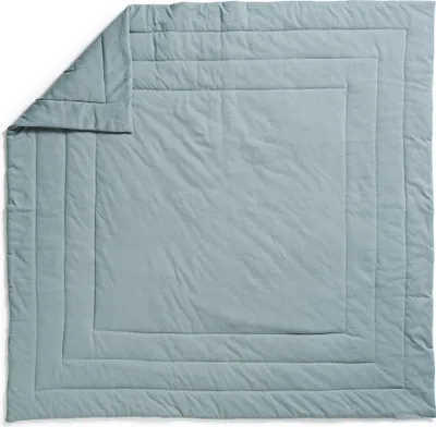 Produktbild von Elodie Details Steppdecke - Pebble Green - 100 x 100 cm - Oberstoff: 100% Baumwolle - Füllung: 100% Polyester - Maschinenwäsche bei 40°C - Decke