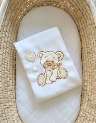 Produktbild von Fleecedecke für Babys - Teddybär mit Schleife, weiß