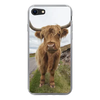 Produktbild von MuchoWow® Handyhülle Schutzhülle Hülle für iPhone 8 Schottischer Highlander - Hörner - Berg Silikon Softcase Handy Hülle - Schutzhaube