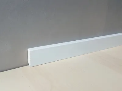 Produktbild von Sockelleiste weiß Kiefer 16 x 40 Lackiert RAL 9016 Fußleiste