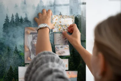 Produktbild von Magnetisch Tafel Magnettafel - Magnetpinnwand Memoboard - Notiztafel verschiedenen Designs - 90x60 cm - Nebliger Wald