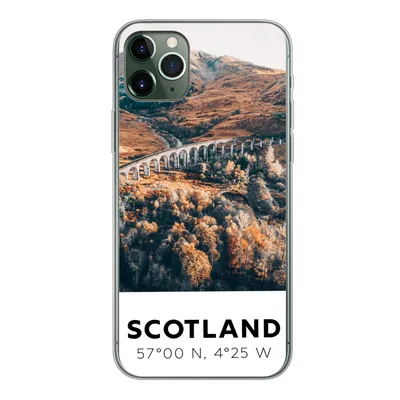Produktbild von MuchoWow® Handyhülle Schutzhülle Hülle für iPhone 11 Pro Max Schottland - Herbst - Berge Silikon Softcase Handy Hülle - Schutz