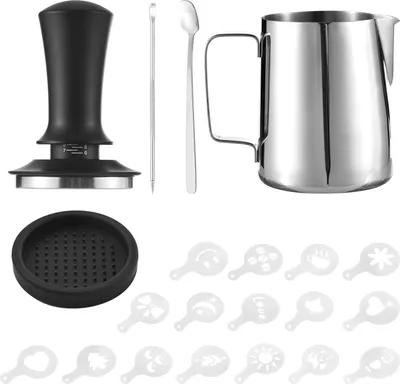 Obrázek produktu pro 21dílná sada pro umělecké zpracování kávy, napěňovač mléka z nerezové oceli o objemu 12 oz/350 ml se stupnicí, 16 šablon pro zdobení kávy, drážkovaná základna o průměru 58 mm, podložka pro uložení tamperu, pero pro umělecké zpracování kávy a lžička