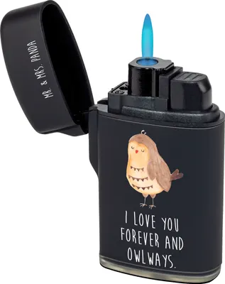 Produktbild von Mr. & Mrs. Panda Feuerzeug Eule Zufrieden - Schwarz - Geschenk, Romantisch, Hochzeitstag, zigarettenanzünder, anzünder, sturmfeuerzeug, Owl, sturmfeuerzeuge, Liebesspruch