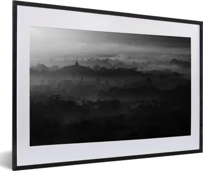 Produktbild von MuchoWow® MuchoWow® Gerahmtes Poster Indonesien - Nebel - Schwarz - Weiß 60x40 cm - Poster mit zchwarzem Bilderrahmen - Schlafzimmer - Plakat in Rahmen - Drucken