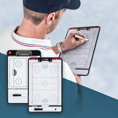 Produktbild von Pure2Improve Taktiktafel Eishockey 34,5x21,5 cm mit Zubehör, Whiteboard-Marker-Stift und Magnete, Doppelseitige Magnettafel Taktikboard Taktikbrett Tactic Board Coach Board Trainingsboard Taktikmappe
