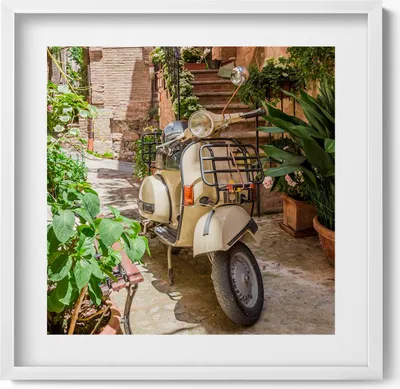 Produktbild von Motorrad auf einer italienischen Straße– Wandbild mit Rahmen – Gerahmtes Bild  – Wanddekoration – 50x50 cm –  Weiß Rahmen