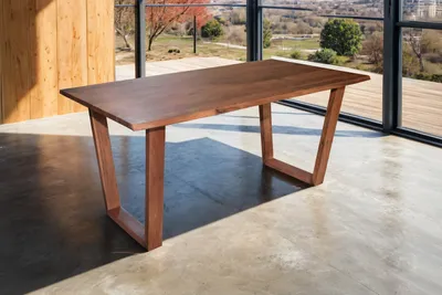 Produktbild von Esstisch Baumkante massiv Akazie nuss 240 x 100 V-Holzgestell nussbaumfarben GIRONA