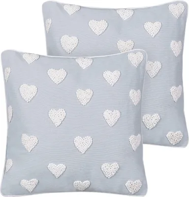 Produktbild von BELIANI Dekokissen 2er Set Grau Baumwolle 45 x 45 cm mit Herzen Bestickt Herzmotiv Quadratisch Modern Sofa Bett Wohnzimmer Schlafzimmer Kinderzimmer