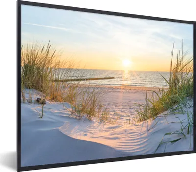 Produktbild von MuchoWow® Gerahmtes Poster Strand - Sonne - Düne - Gras - Sand - Horizont 80x60 cm - Poster mit Schwarzem Bilderrahmen Wandposter Rahmen Foto Bilder - Schwarzem - Mit Gestell