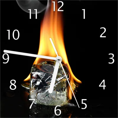 Produktbild von Wallario Design Wanduhr Brennender Eiswürfel aus Echtglas, Größe 20 x 20 cm