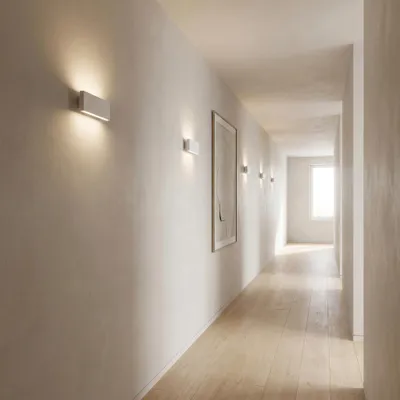 Produktbild von LEDS C4 Thin Wandleuchte - 7,8 W, Warmweiß, 215 lm, Weiß