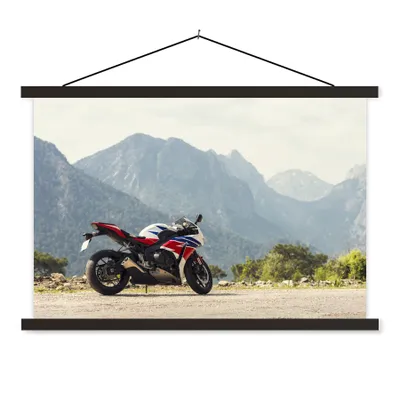 Produktbild von MuchoWow® Textilposter Sportliches Fahrrad in einer bergigen Gegend 120x80 cm mit schwarzem Rahmen - Wanddeko