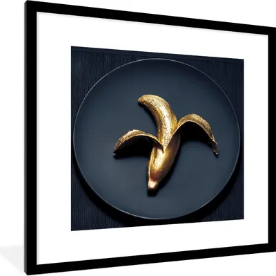 Produktbild von MuchoWow® Gerahmtes Poster Goldene Banane auf dunklem Hintergrund 40x40 cm - Poster mit Schwarzem Bilderrahmen Wandposter Rahmen Foto Bilder - Poster - Plakat im Rahmen