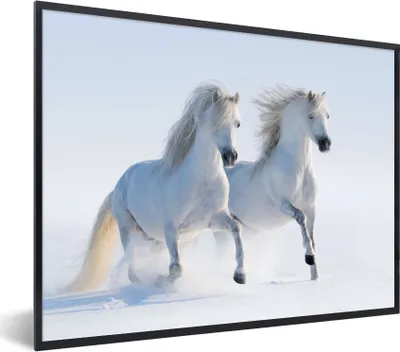Produktbild von MuchoWow® Gerahmtes Poster Winter - Pferde - Schnee 40x30 cm - Poster mit Schwarzem Bilderrahmen Wandposter Rahmen Foto Bilder - Kunstposter - Wanddekorationen