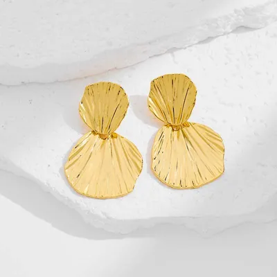 Produktbild von Auffällige runde Statement-Ohrringe: Großes Design mit einzigartigem Charakter. Perfektes Accessoire für selbstbewusste Frauen