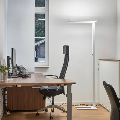 Produktbild von Lindby - Moderne Stehleuchte I Stehlampe I Standleuchte I Lampe I Leuchte weiß inkl. LED und Dimmer - Logan Dimmer I Dimmbar I Wohnzimmer - Aluminium Länglich - I (nicht austauschbare) LED