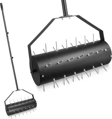 Produktbild von Rasenbelüfter Manuell, Aerifizierer für Rasen, Rasenlüfter Walzen, Rasenrolle mit 39 Nägeln (6cm) und Stiel, Handvertikutierer Rasenwalze für Höfe, Rasenflächen im Garten (44cm x 141cm/93.5cm)