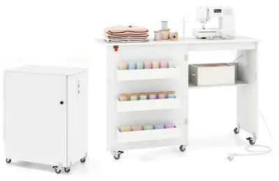 Zdjęcie produktu dla KOMFOTTEU Składany stolik do szycia ze stacją ładującą, 3 ukrytymi schowkami, mobilna szafka do szycia, 3 kółka z hamulcem, szafka na maszynę do szycia, do domu, pracowni, pokoju rzemieślniczego (biały)