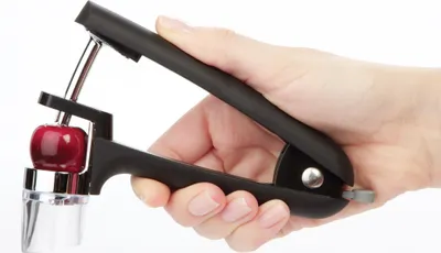 Obrázek produktu pro OXO - Sušička na třešně a olivový olej Good Grips