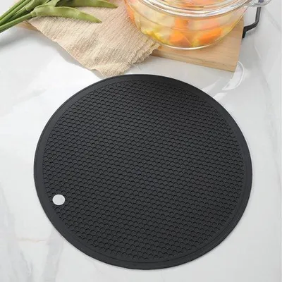 Produktbild von Silikonische Unterlegsätze Set von 4 - Hitzebeständig und Antislip - 2 Runde und 2 Quadratische Unterlegsätze