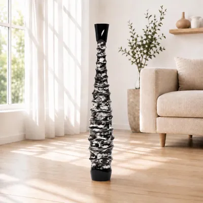 Produktbild von Leewadee Hohe Bodenvase 85 cm aus Mangoholz in schwarz, KI-generiertes Bild