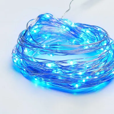Imagen del producto de Guirnalda decorativa ACA con 100 LEDs, color azul, cable de cobre plateado, 220–240 V, 8 funciones, grado de protección IP44, 10 m + 3 m, 600 mA, X01100612