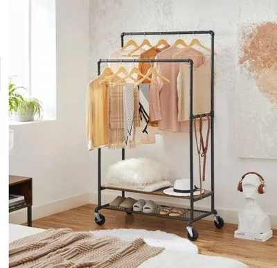 Obrázok produktu pre Uniqoos® stojan na oblečenie na kolieskach – vešiak s 2 tyčami na oblečenie a 2 policami, vintage hnedá/čierna farba, drevotrieska/oceľ, rozmer 100×51×150/175 cm, maximálna nosnosť 144 kg