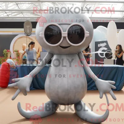 Produktbild von Maskottchenkostüm REDBROKOLY Silver Squid mit Jeggings und Sonnenbrille