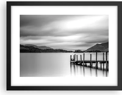Produktbild von Gerahmtes Poster - Schwarzer Rahmen - Schwarzweiß Landschaft See - 40x30 cm - Wand Bild - Wanddeko - Wandbilder - Wandposter - Bilderrahmen - Bilder - Kunstdruck - Wandbild - P2BAA40x30-4321