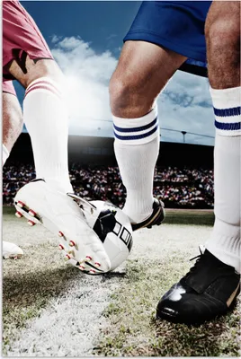 Produktbild von MuchoWow® Poster Duell um den Ball 80x120 cm - Papierdruck