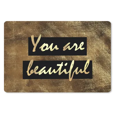 Produktbild von MuchoWow® Schreibtischunterlage Zitat - Schönheit - Braun - Gold 60x40 cm - XXL Mauspad - Großes Mauspad