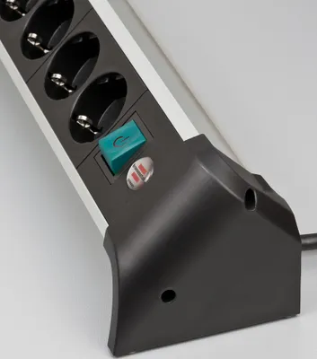 Produktbild von Brennenstuhl 1391040410, 1,8 m, Drinnen, Abgewinkelt, IP20, Schwarz, Silber, 4 AC-Ausgänge