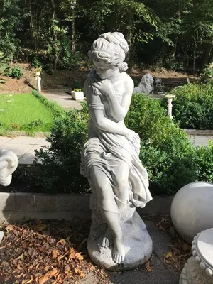 Produktbild von Casa Padrino Jugendstil Gartendeko Skulptur / Statue Mächen Antikgrau - Steinfigur Barock Gartenskulptur - sehr schwer - 195 kg