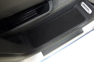 Produktbild von Teppiche für Einstieg Trittstufen passend für VW T5 T6 T6.1 Multivan Caravelle 2 Schiebetüren