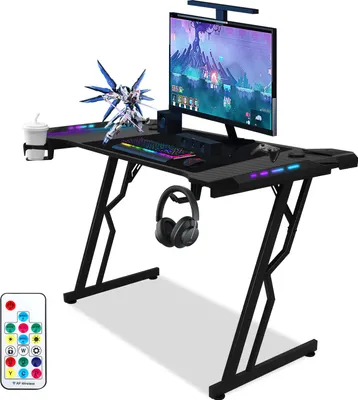 Produktbild von Jopassy 140x60cm Gaming Schreibtisch mit Getränkehalter Kopfhörerhalter und Mauspad, Tischplatte aus Carbon, Z-förmiger (met LED+Fernbedienung)