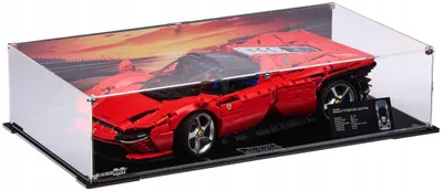 Zdjęcie produktu dla Czarna witryna z elementami imitującymi cegły, z nadrukowanym panelem tylnym, przeznaczona do zestawu LEGO® Technic 42143 Ferrari Daytona SP3