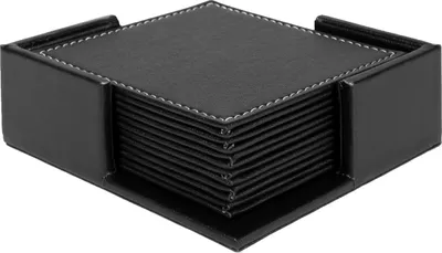 Produktbild von QUVIO Lederuntersetzer quadratisch 6 Stück - Lederuntersetzer -  quadratische Untersetzer mit Halter - Schwarz