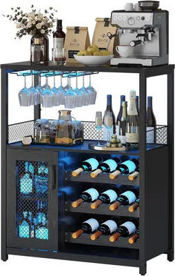 Zdjęcie produktu dla Barek na Wino Szafka Barowa Komoda z Uchwytem na Kieliszki z Oświetleniem LED – Styl Industrialny Loft (Czarny z Usłojeniem Drewna) do Kuchni i Salonu