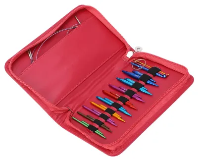 Produktbild von Set aus quadratischen Stricknadeln (Aluminium) mit austauschbaren Spitzen, Endstoppern, Seilen und Häkelnadeln
