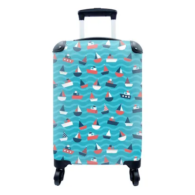 Produktbild von MuchoWow® Koffer Handgepäck Trolley Rollkoffer Kleine Reisekoffer mit 4 Rollen - Boote - Meer - Muster - Cabin Size < 55x40x23 cm & 55x40x20 cm - Fotokoffer - Kabinenkoffer - Boardgepäck - Reise-Box - Reisekoffer - Reisegepäck - Koffer mit Bild - Trolley für Kinder