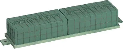 Produktbild von OASIS® Nass-Steckschaum Raquette 4 Ziegel JANEZ, Bioline Holzunterlage, Klebeband, Drahtgitter, grün, 51x12x8cm - Nasssteckmasse