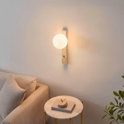 Produktbild von KOSILUM - Wandleuchte, Travertin, Glas und Metall - Beige, weiß und Messing - Lira