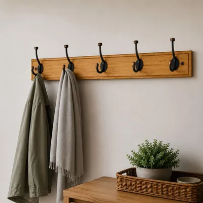 Produktbild von Garderobenleiste Bambus – Wandgarderobe mit Metallhaken – Natur 5 Designhaken 85 cm