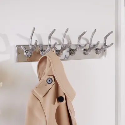 Produktbild von cagü: Deko Design Wandgarderobe Garderobe Hirschgeweih [MAGNUS] mit 6 Haken Silber aus poliertem Aluminium 50cm Länge inkl. Befestigungsmaterial