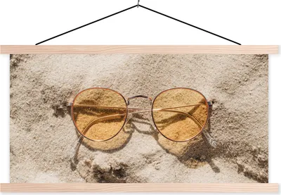 Produktbild von MuchoWow® Textilposter Sonnenbrille - Sand - Strand 60x30 cm mit holzfarbenen Rahmen - Dekoration