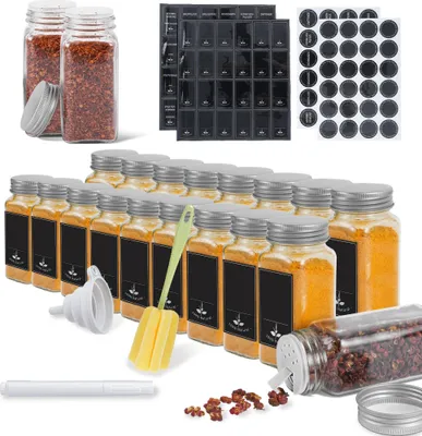 Zdjęcie produktu dla TRMLBE słoiczki na przyprawy kwadratowe 12 szklanych słoiczków na przyprawy o pojemności 120 ml z wkładką do posypywania, wodoodpornymi etykietami, lejkiem, szczoteczką do czyszczenia, pojemnikiem na przyprawy i akcesoriami kuchennymi, srebrną aluminiową pokrywką