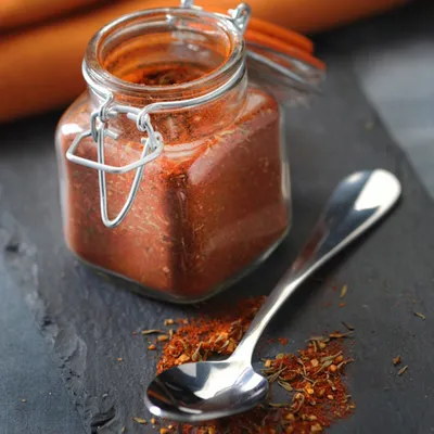 Obrázok produktu pre KILNER Sada 6 nádob na korenie s výkyvným vrchnákom v drevenej škatuľke