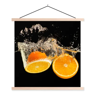 Produktbild von MuchoWow® Textilposter Orange - Stillleben - Wasser - Schwarz - Obst 40x40 cm mit holzfarbenen Rahmen - Posterleiste